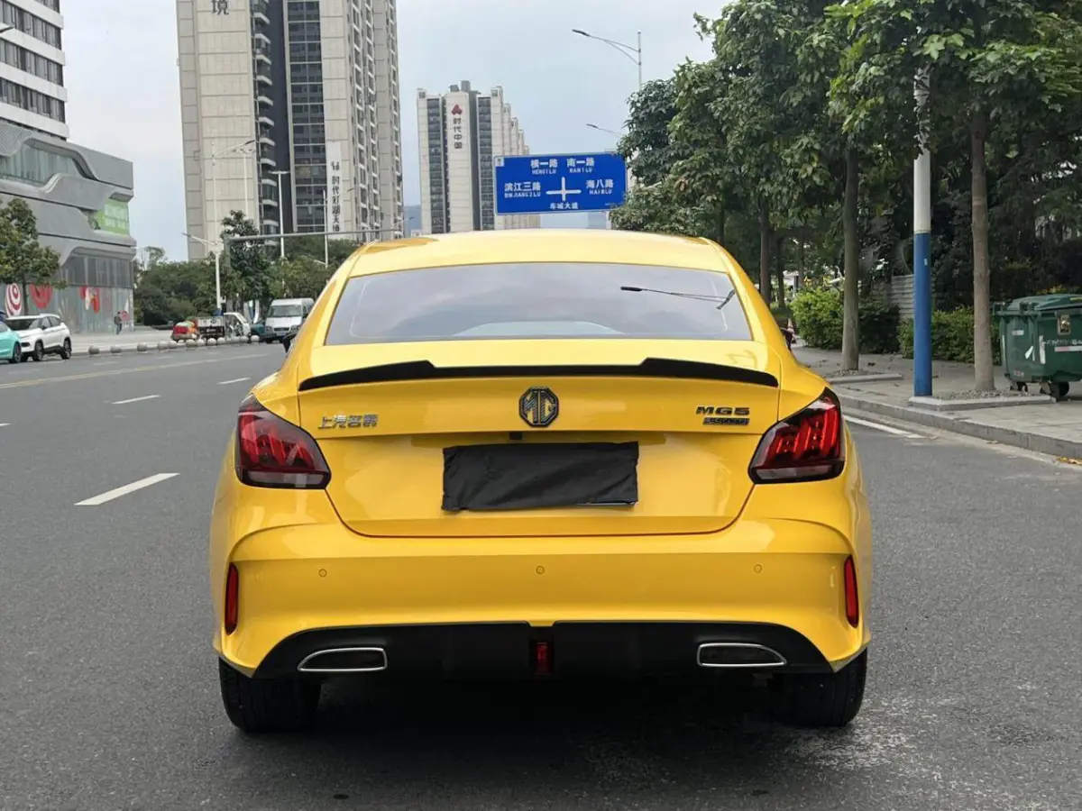 MG5 1.5T Trendy Chic Edition view 4