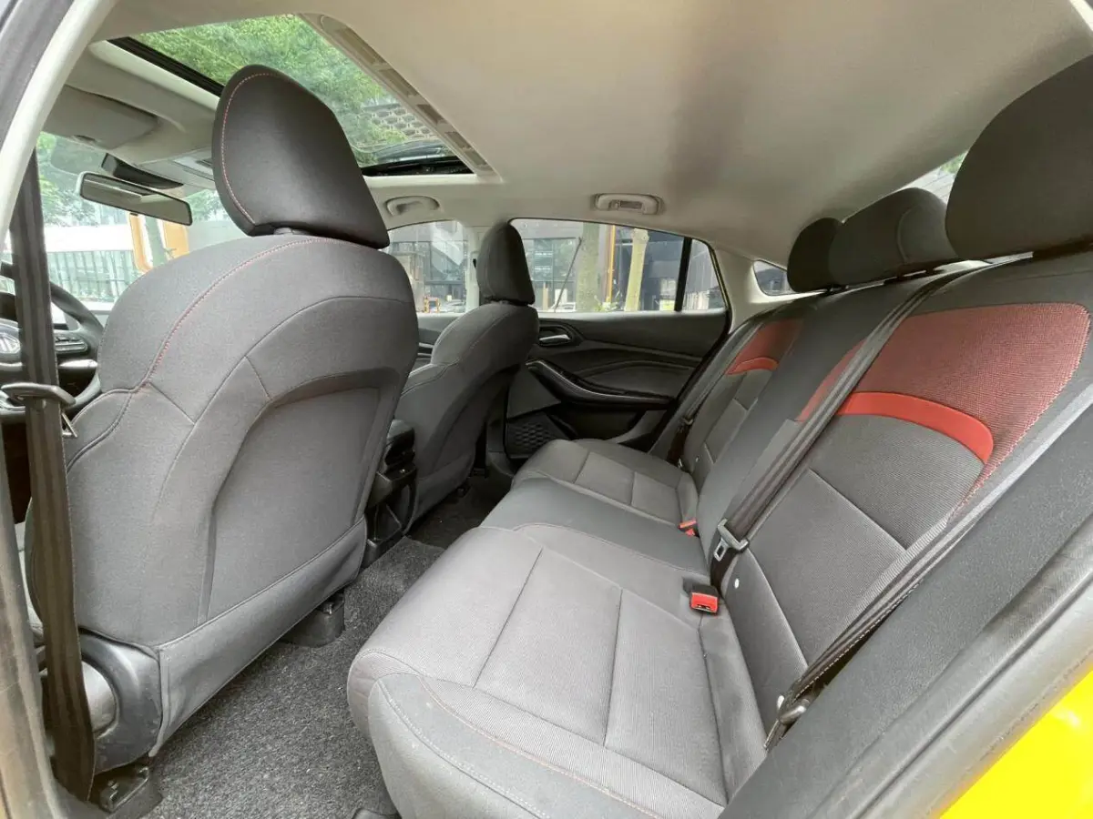 MG5 1.5T Trendy Chic Edition view 10