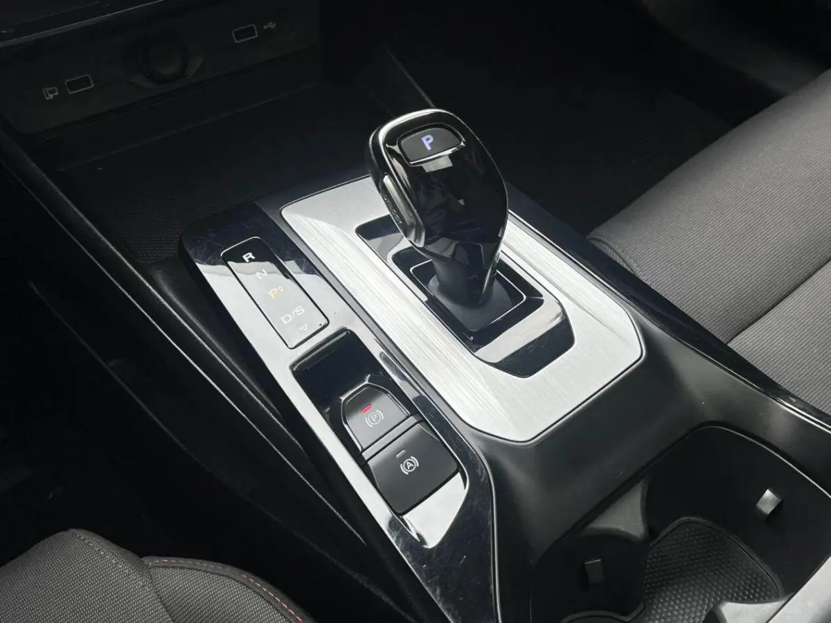 MG5 1.5T Trendy Chic Edition view 14