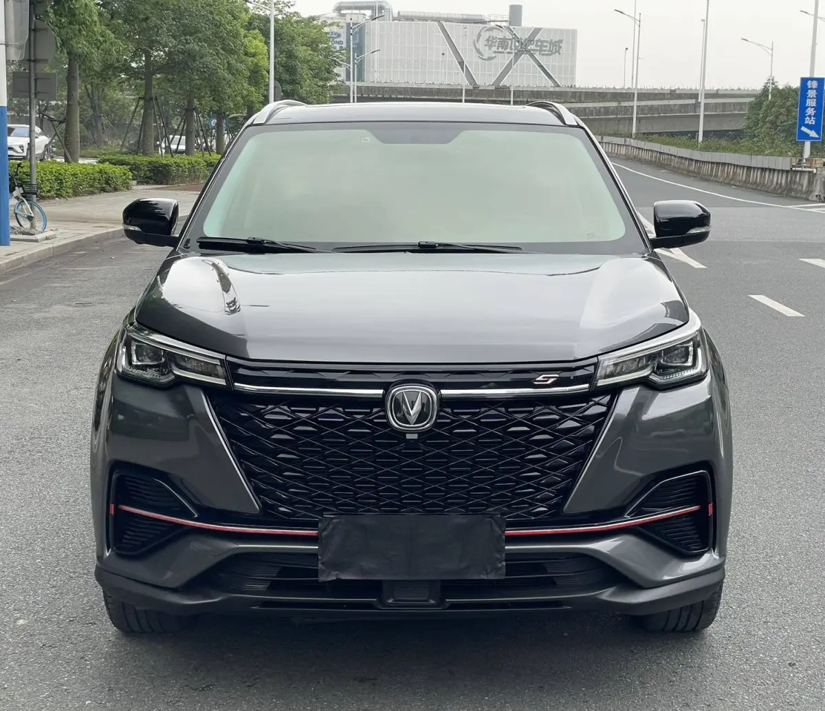 Changan CS55PLUS Blue Whale Edition 1.5T DCT Automatic Luxury Model view 2