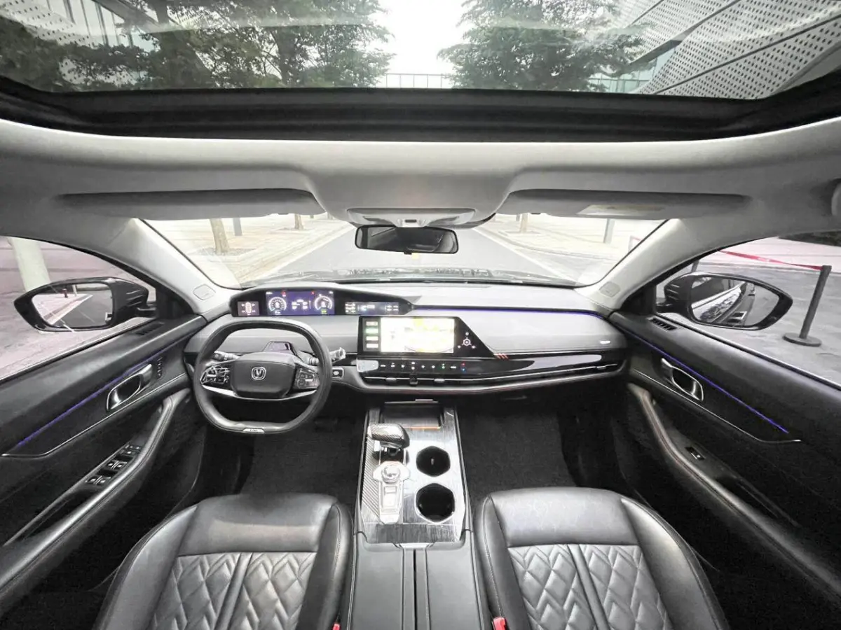 Chang’an UNI-K Zhidian iDD 1.5T 130km Premium Model view 9