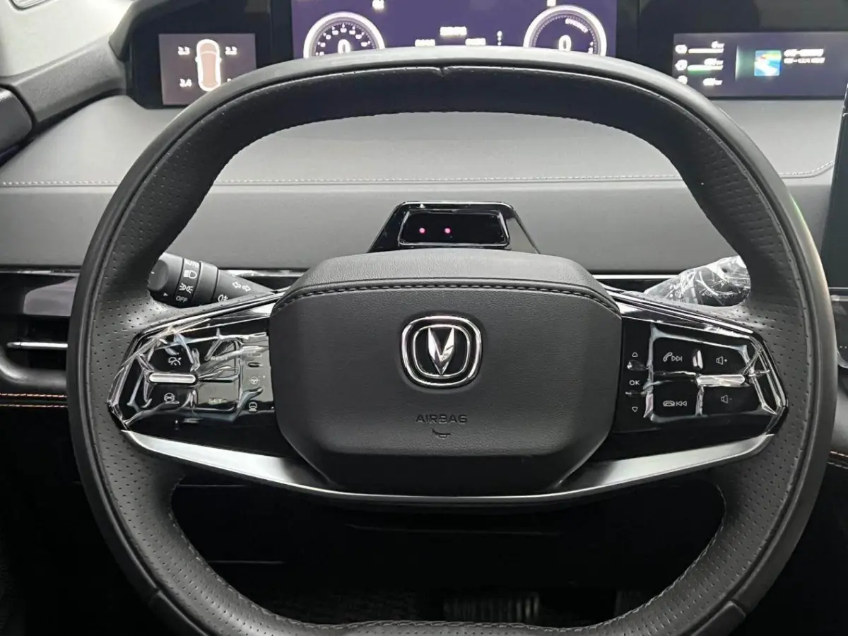 Chang’an UNI-K Zhidian iDD 1.5T 130km Premium Model view 12