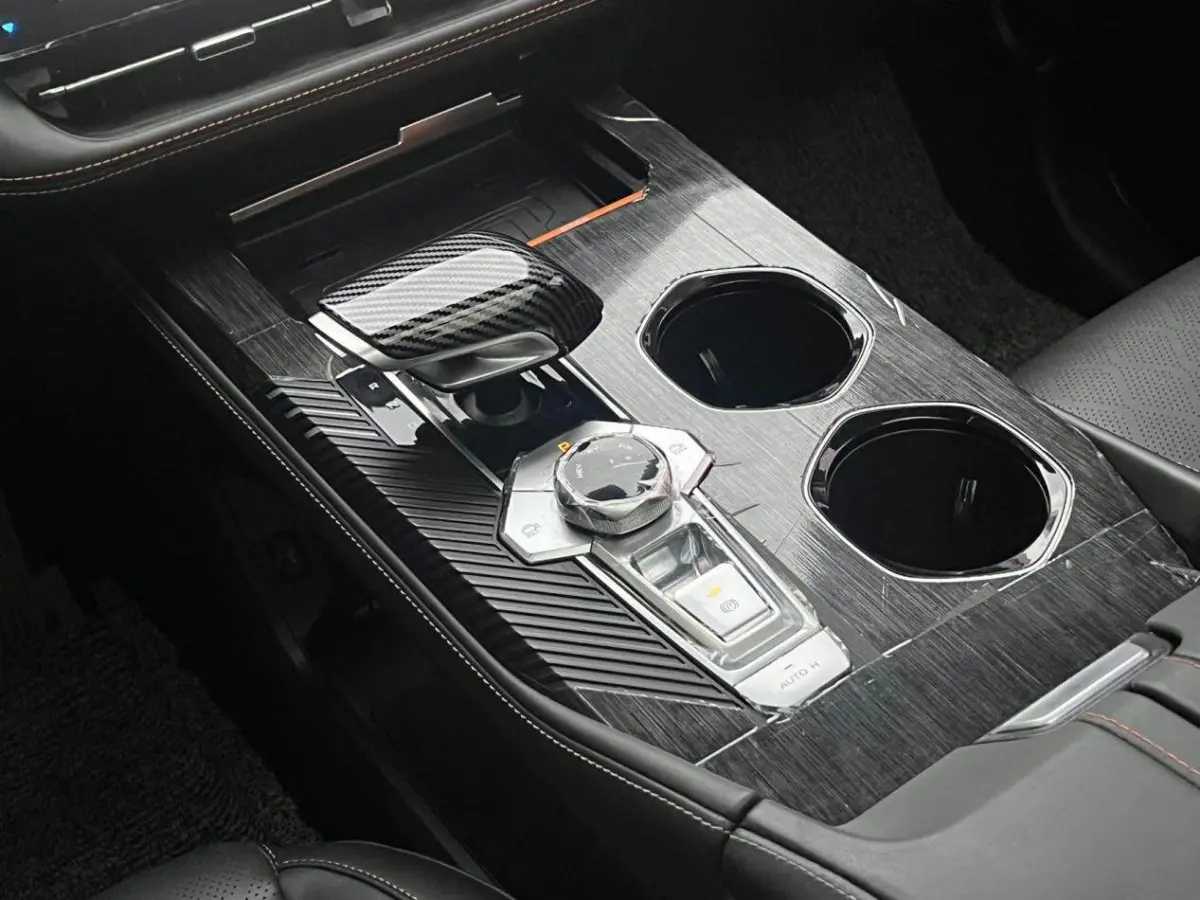 Chang’an UNI-K Zhidian iDD 1.5T 130km Premium Model view 14