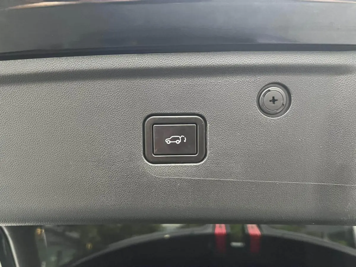 Chang’an UNI-K Zhidian iDD 1.5T 130km Premium Model view 17