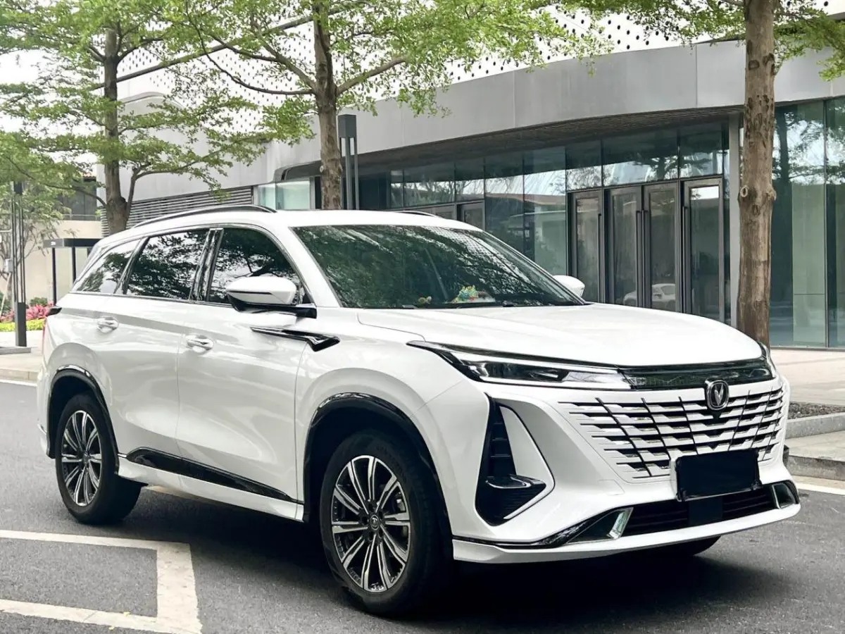 Changan Cs75 PLUS Distinguished version view 3