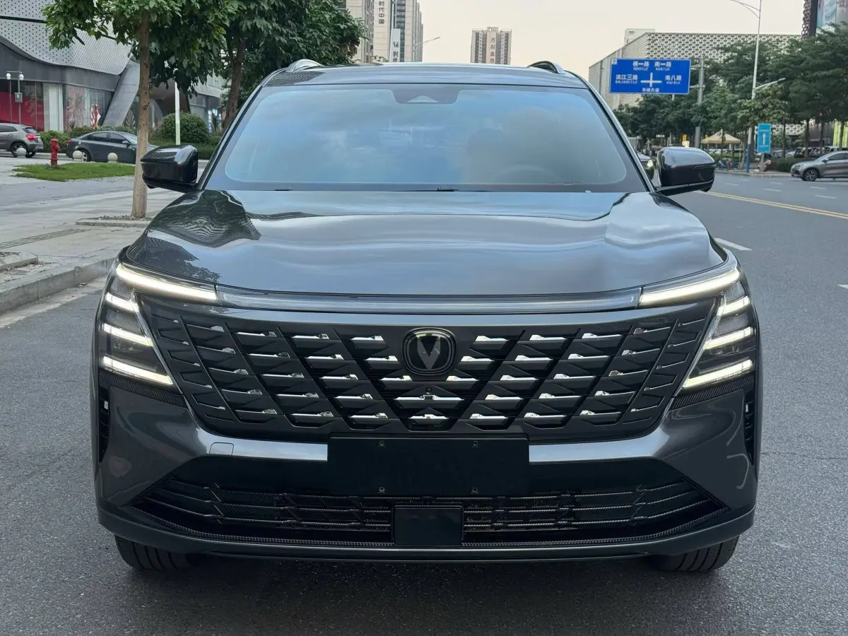 Changan CS75plus, New Blue Whale 1.5T Smart Premium Edition. view 2