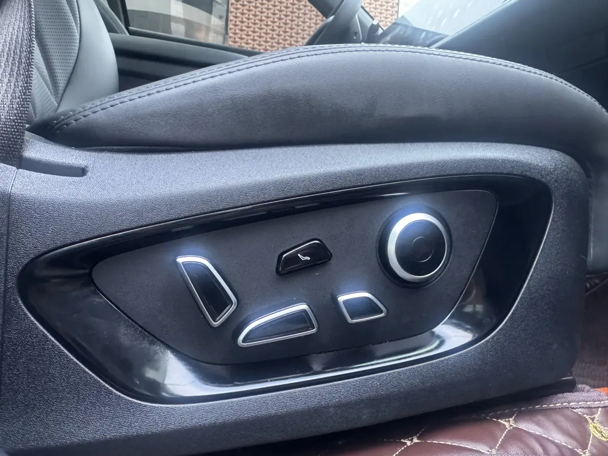 Changan CS75plus, New Blue Whale 1.5T Smart Premium Edition. view 8