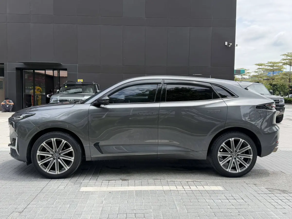 Changan UNI-K 2.0T Deluxe view 3