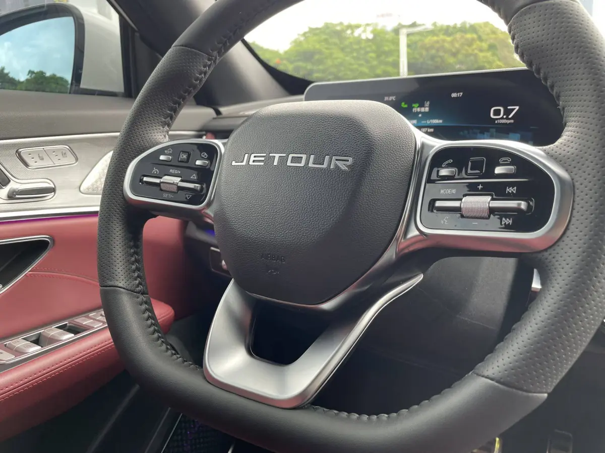 Jetour X70 Plus 2023 1.6T DCT Strong Warrior Pro+ 7-Seater view 14
