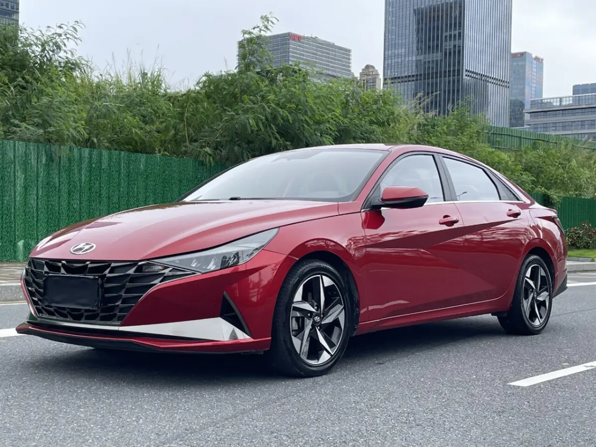 Hyundai Elantra 1.5L CVT LUX Premium Edition main view