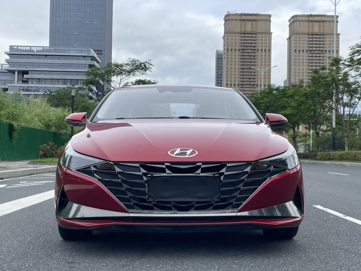 Hyundai Elantra 1.5L CVT LUX Premium Edition view 2