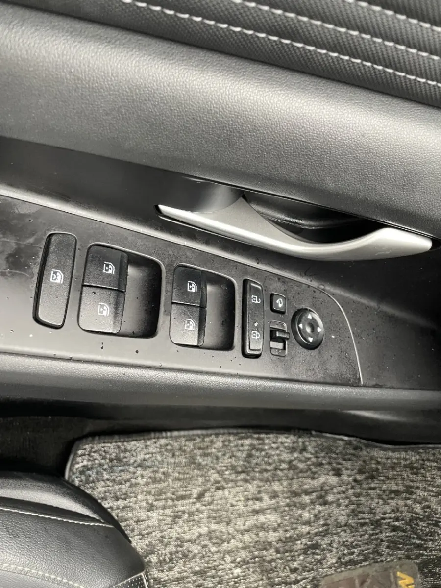 Hyundai Elantra 1.5L CVT LUX Premium Edition view 13