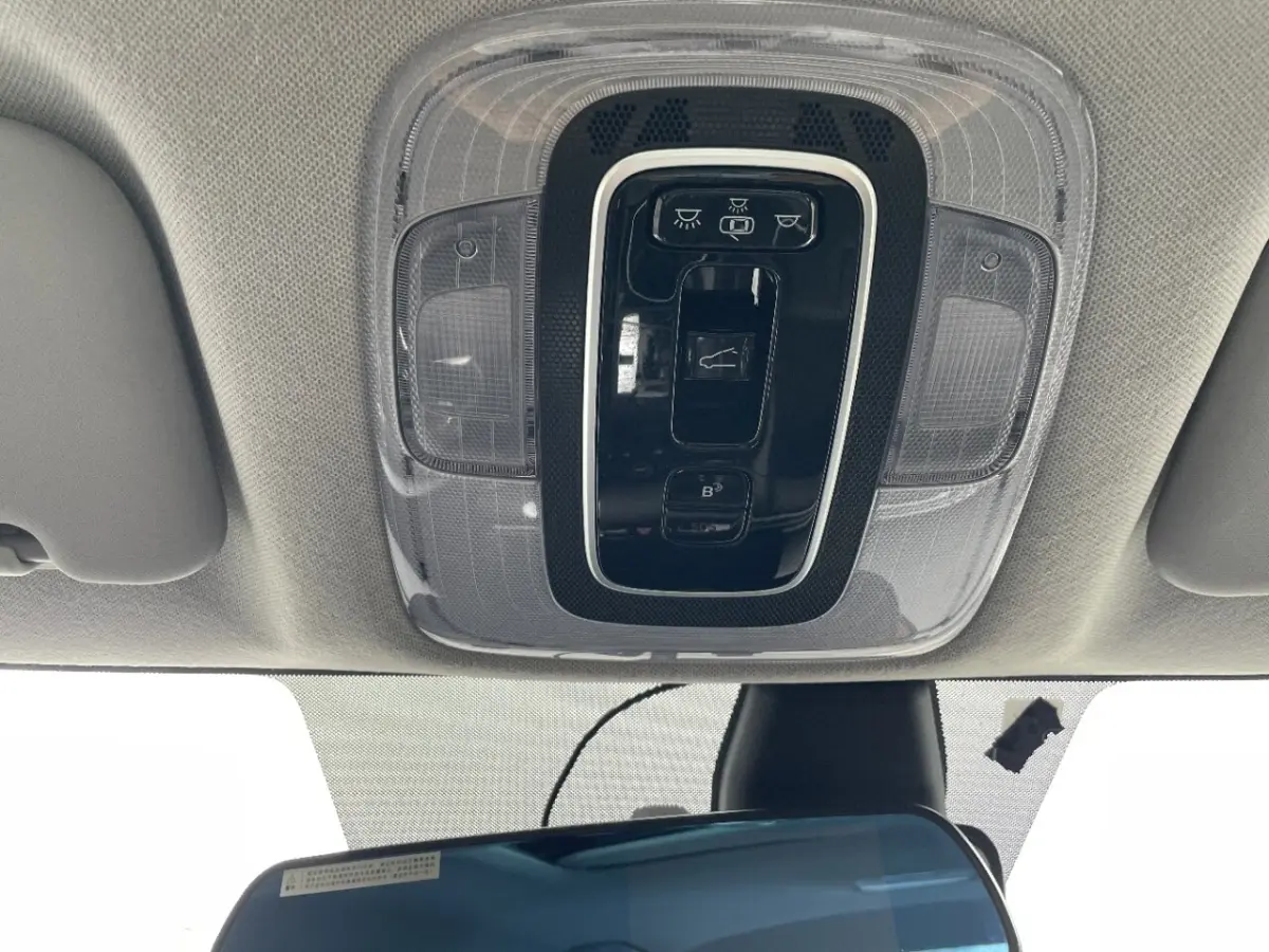 Hyundai Elantra 1.5L CVT LUX Premium Edition view 15