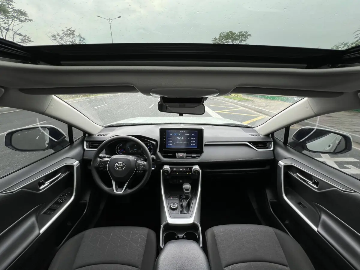 Toyota RAV4 Hybrid 2.5L E-CVT AWD Flagship view 10