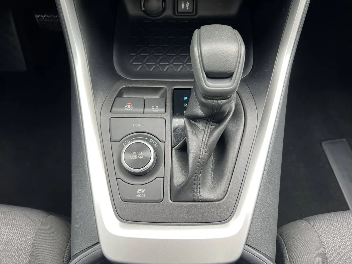 Toyota RAV4 Hybrid 2.5L E-CVT AWD Flagship view 13