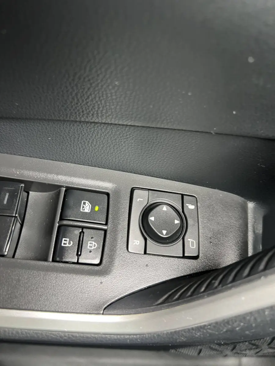 Toyota RAV4 Hybrid 2.5L E-CVT AWD Flagship view 15