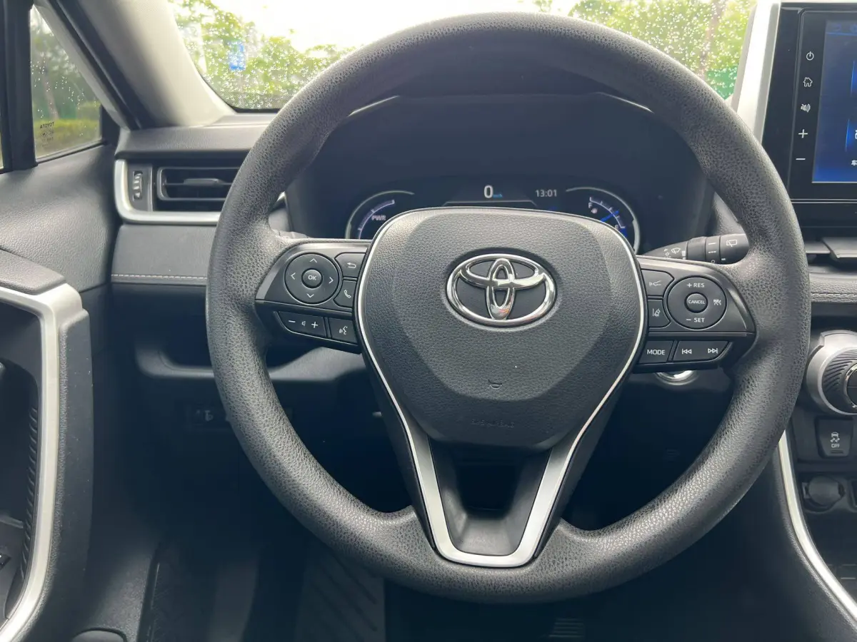 Toyota RAV4 Hybrid 2.5L E-CVT AWD Flagship view 16