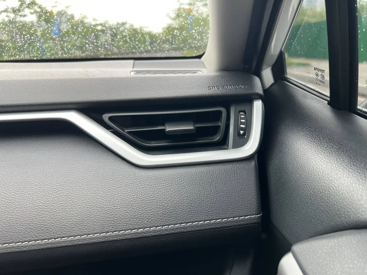 Toyota RAV4 Hybrid 2.5L E-CVT AWD Flagship view 17