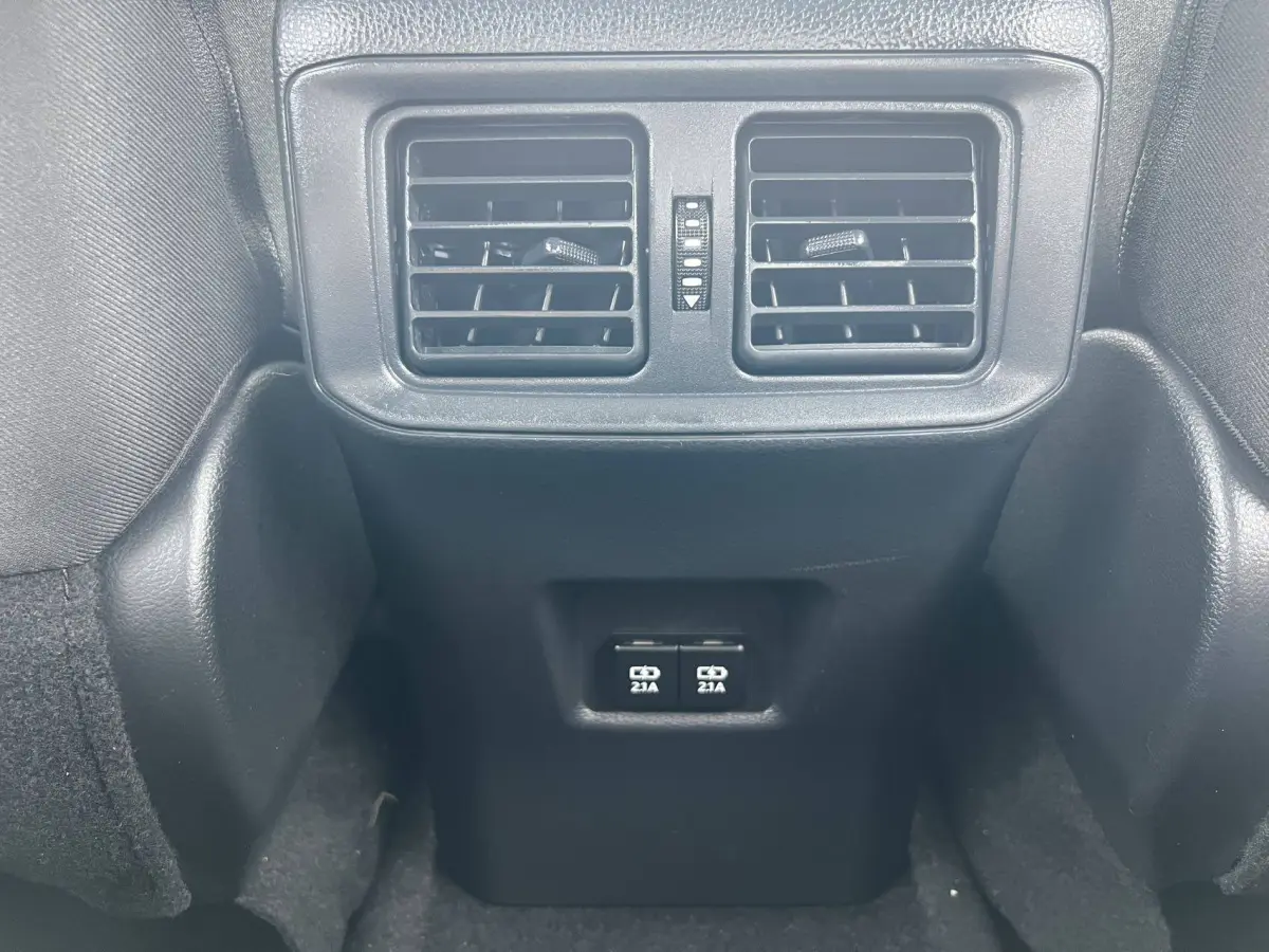 Toyota RAV4 Hybrid 2.5L E-CVT AWD Flagship view 18