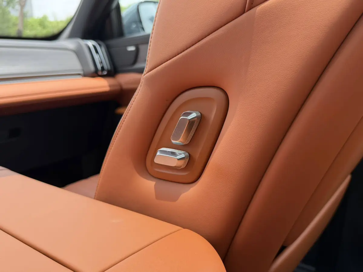 2026 Jetour X70L 2.0TD Automatic Flagship 7-Seater view 15