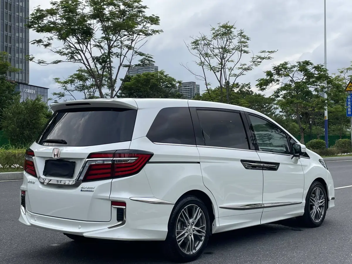 Honda Elysion 2.0L Hybrid Comfort view 6