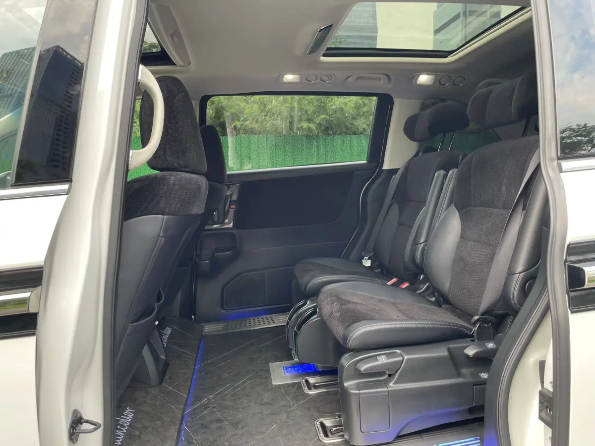 Honda Elysion 2.0L Hybrid Comfort view 8