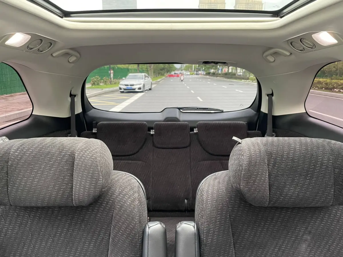 Honda Elysion 2.0L Hybrid Comfort view 11