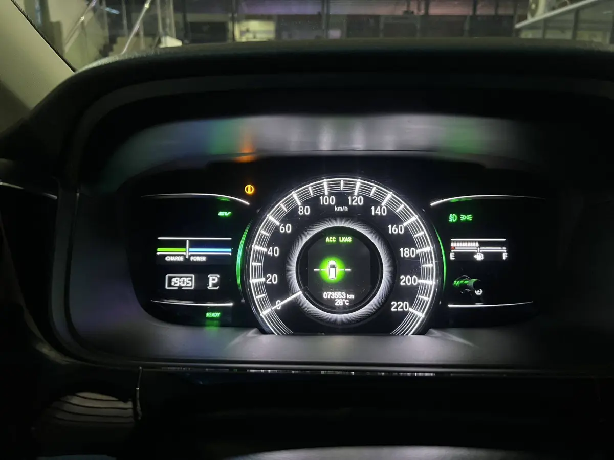 Honda Elysion 2.0L Hybrid Comfort view 12