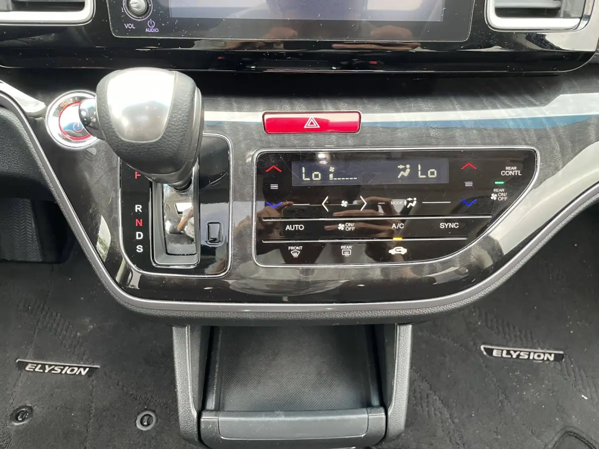 Honda Elysion 2.0L Hybrid Comfort view 15