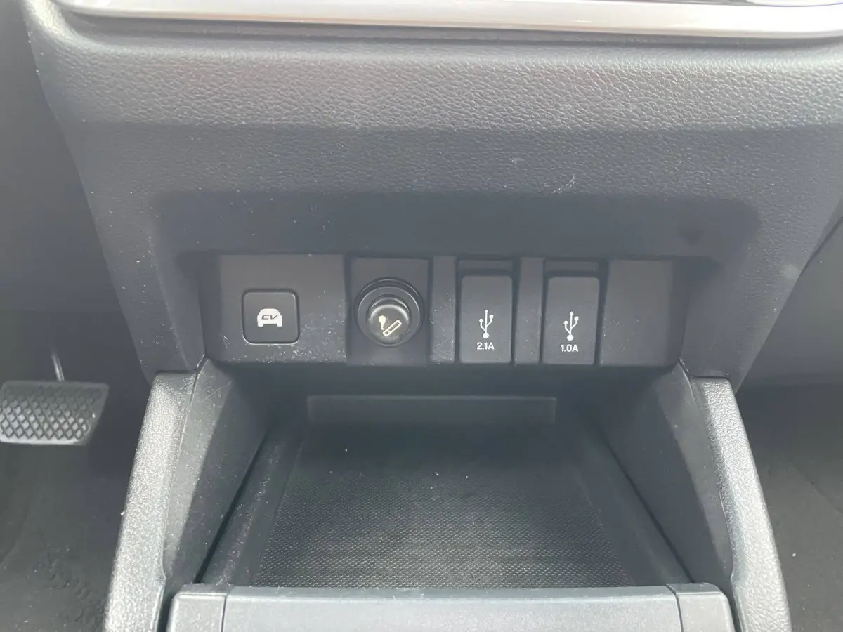 Honda Elysion 2.0L Hybrid Comfort view 17