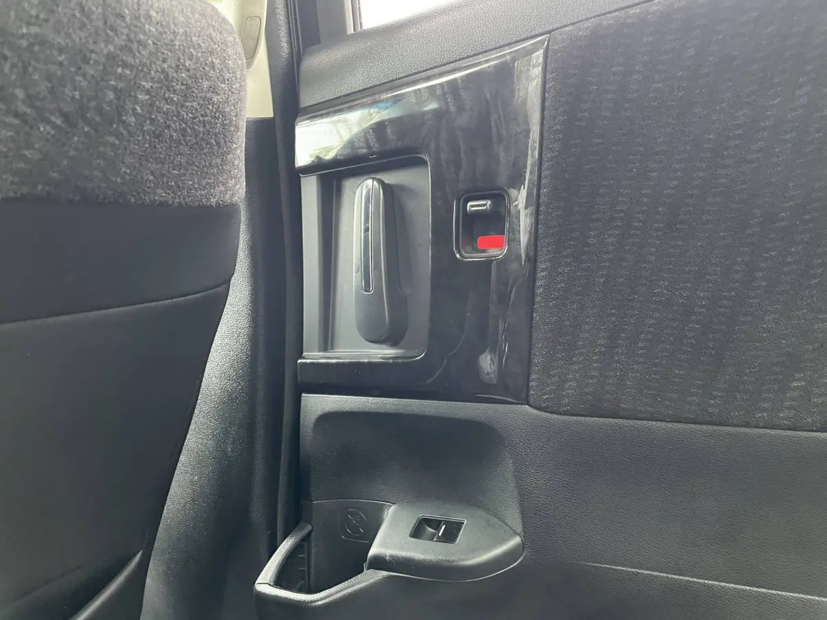 Honda Elysion 2.0L Hybrid Comfort view 19