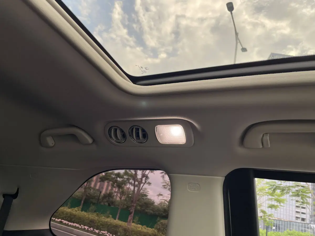 Honda Elysion 2.0L Hybrid Comfort view 20