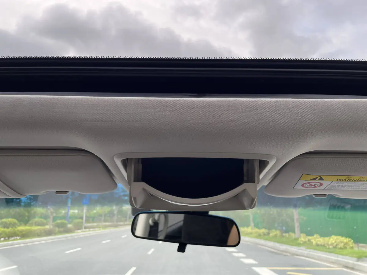 Honda Elysion 2.0L Hybrid Comfort view 22