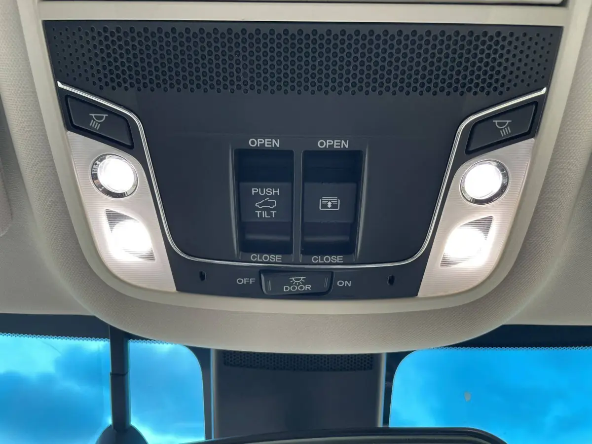 Honda Elysion 2.0L Hybrid Comfort view 25