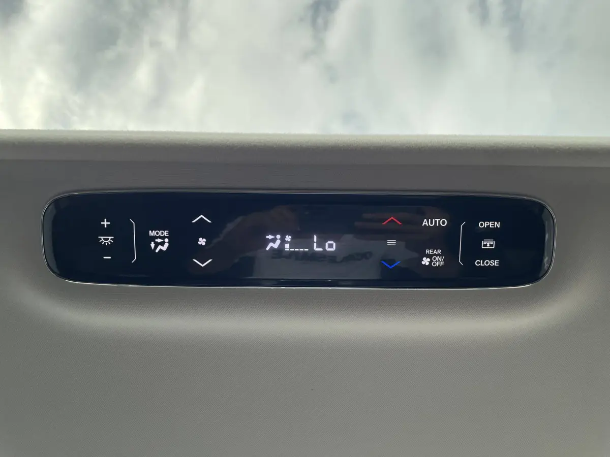 Honda Elysion 2.0L Hybrid Comfort view 27