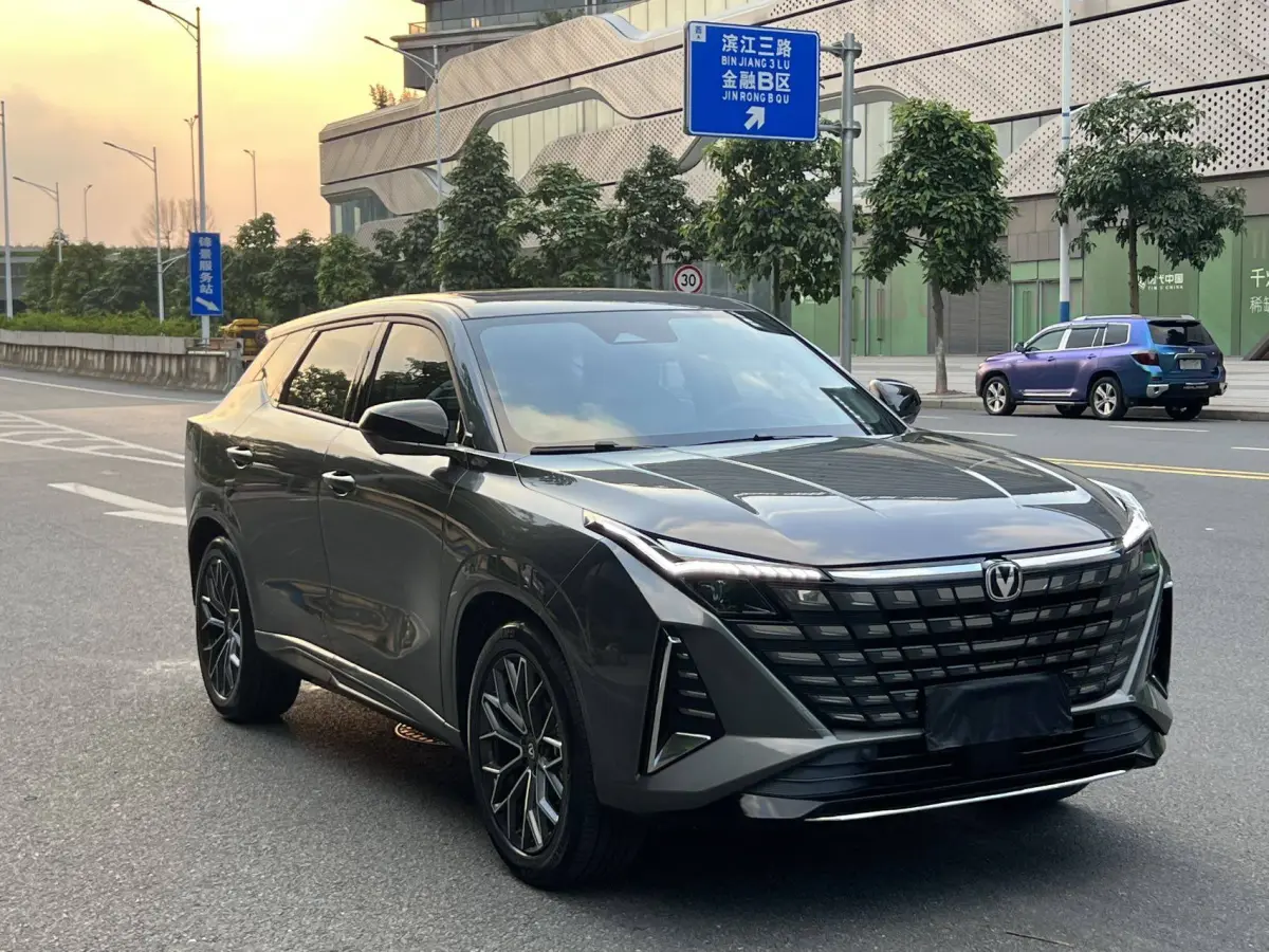 2025 Changan UNI-Z 1.5T Luxury view 3