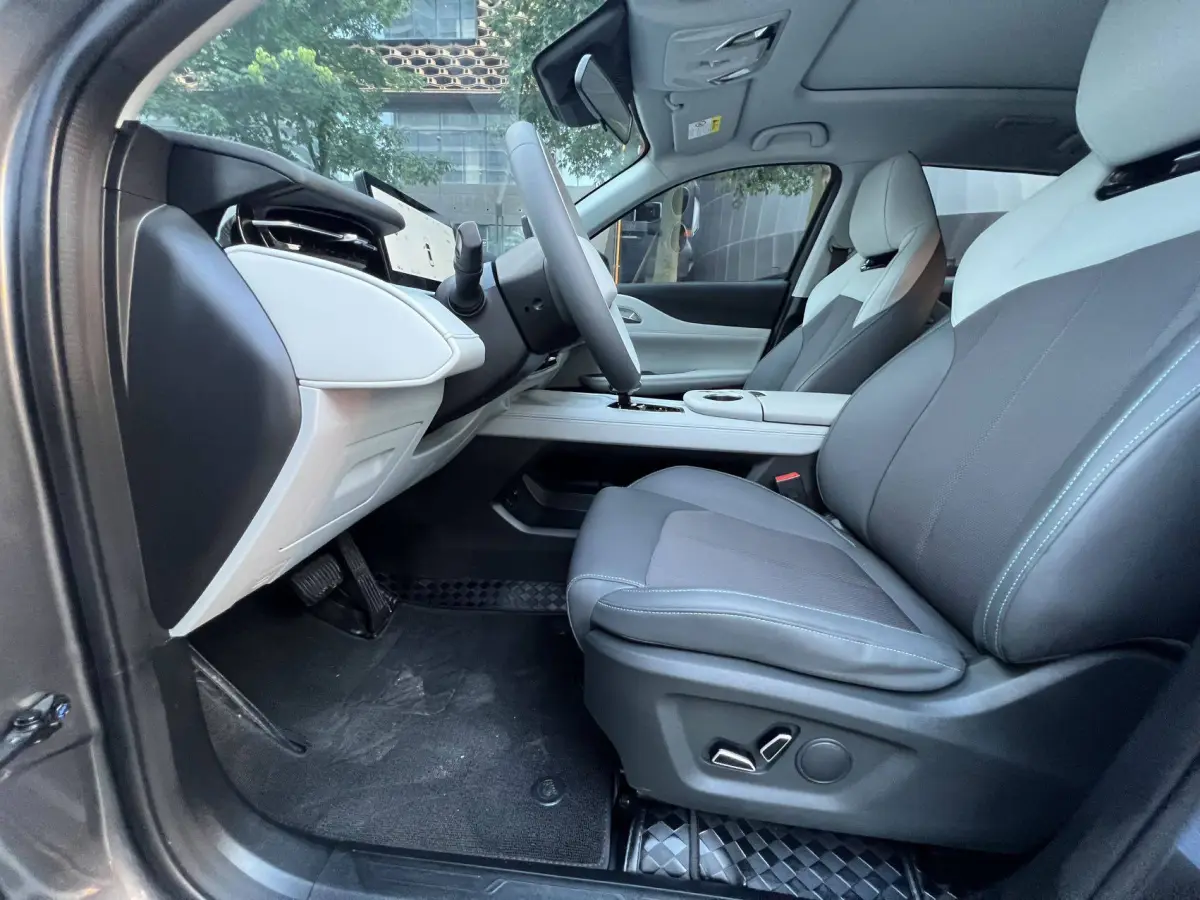 2025 Changan UNI-Z 1.5T Luxury view 8