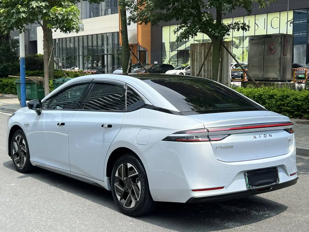 2023 AION S Plus 70 Smart Edition (Lithium Iron Phosphate Battery) view 4