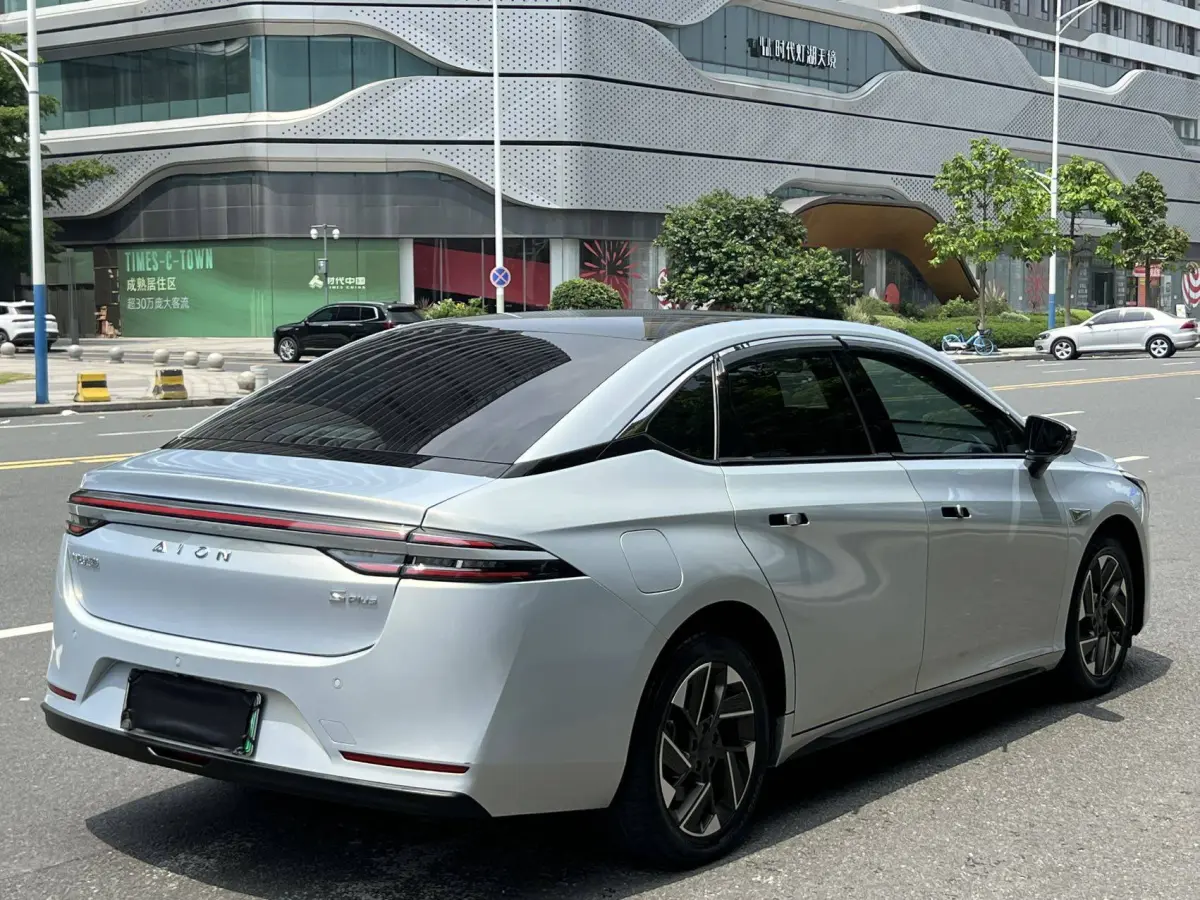2023 AION S Plus 70 Smart Edition (Lithium Iron Phosphate Battery) view 5