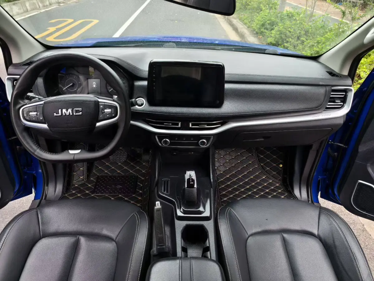 JMC Yuhu 7Automatic 4×2 Standard Wheelbase,Powered by the Ford PUMA 2.0T Diesel Engine,Equipped with view 5