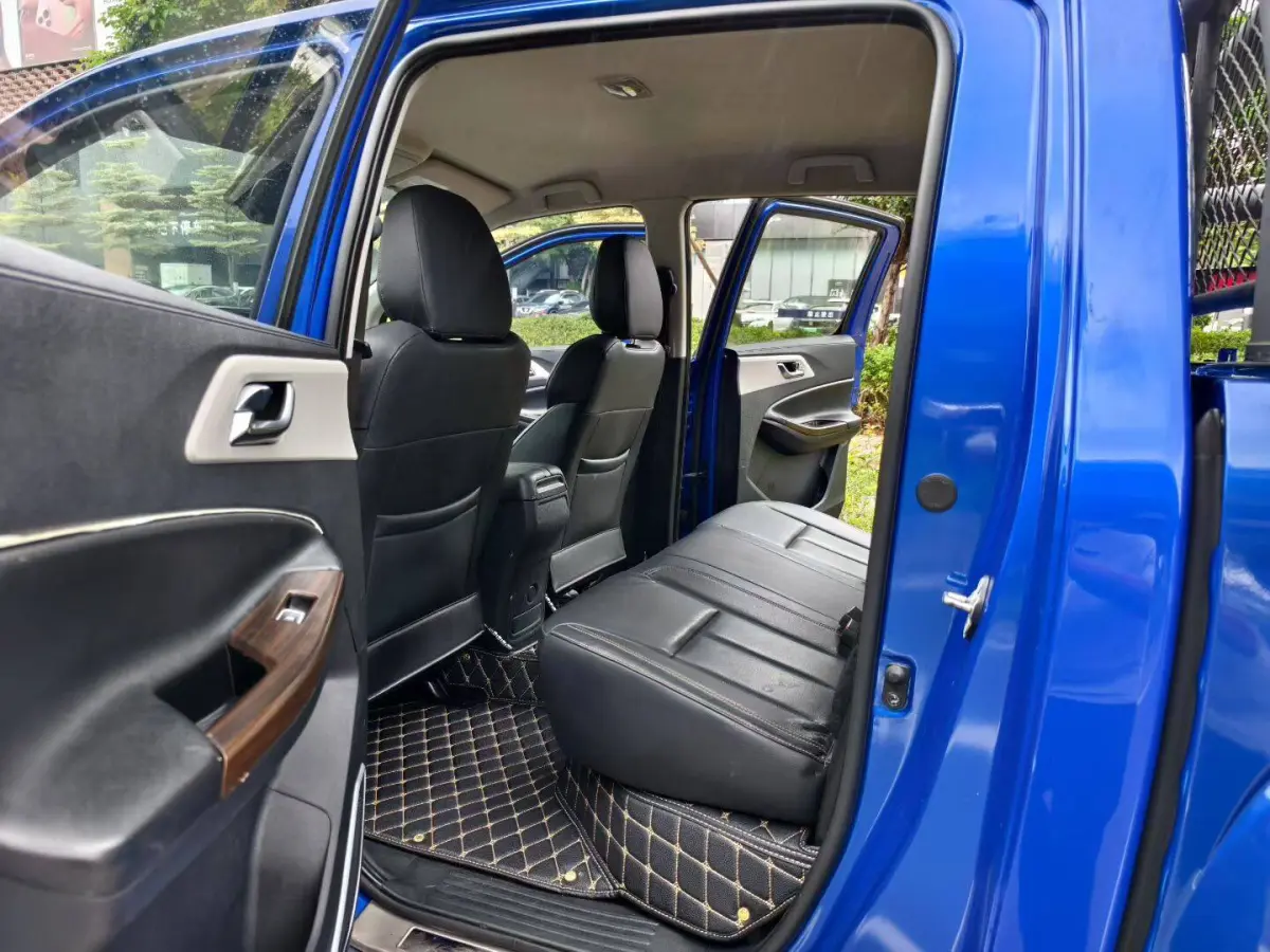 JMC Yuhu 7Automatic 4×2 Standard Wheelbase,Powered by the Ford PUMA 2.0T Diesel Engine,Equipped with view 6