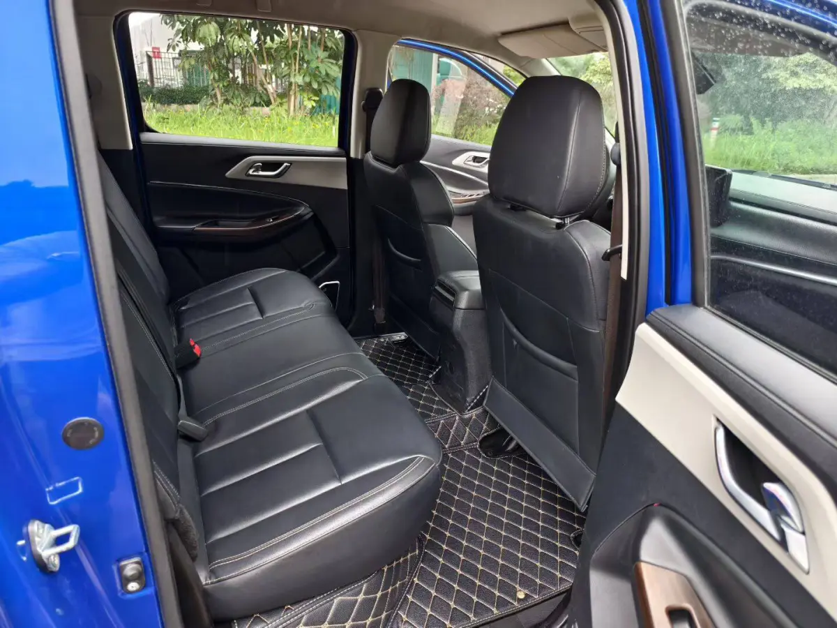 JMC Yuhu 7Automatic 4×2 Standard Wheelbase,Powered by the Ford PUMA 2.0T Diesel Engine,Equipped with view 7