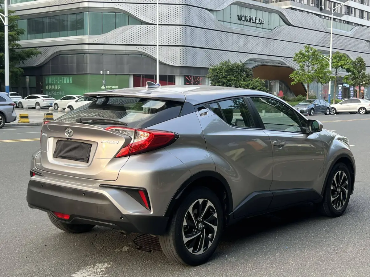2021 Toyota C-HR 2.0L Dynamic Sport Edition view 5