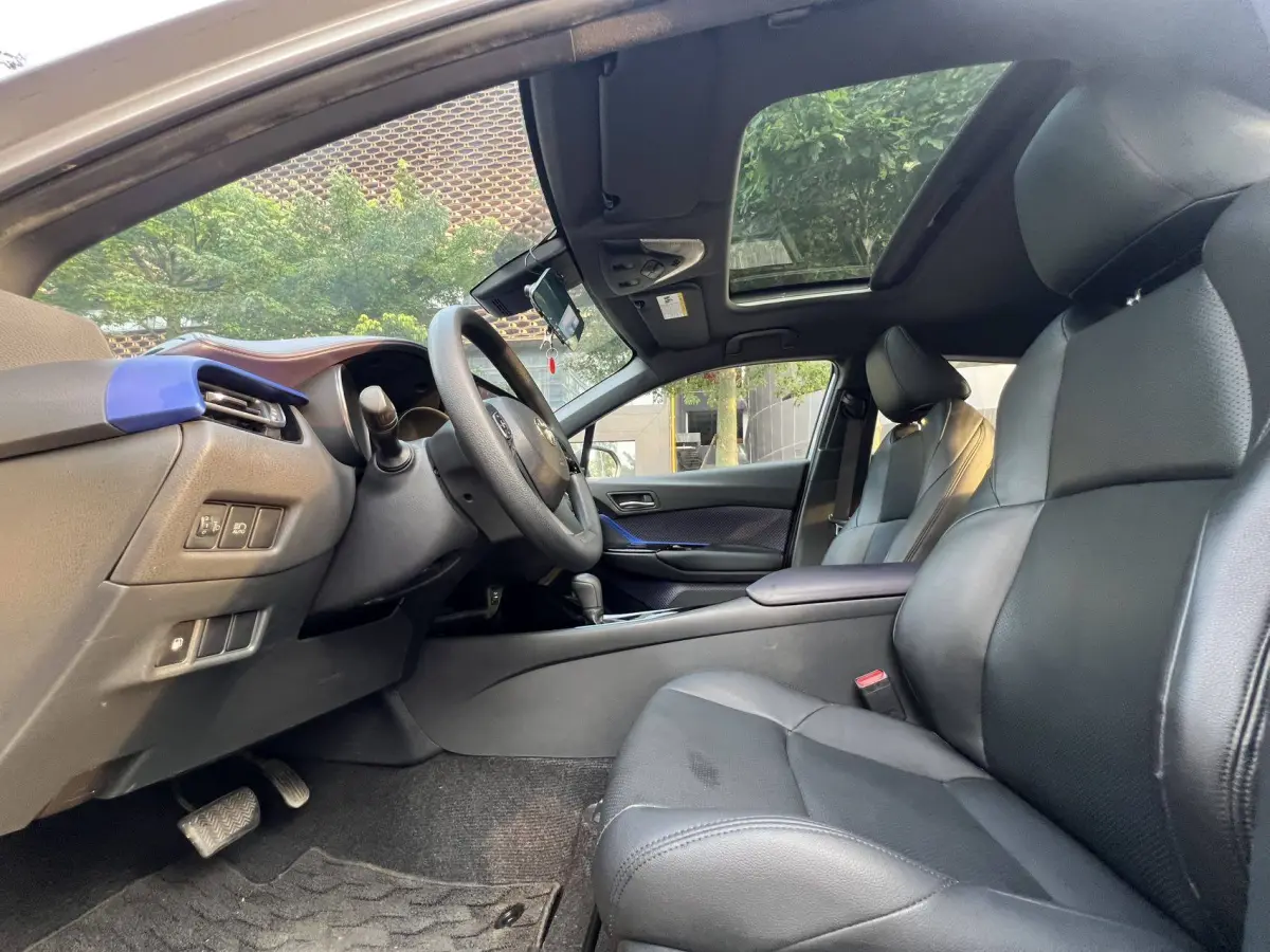 2021 Toyota C-HR 2.0L Dynamic Sport Edition view 10