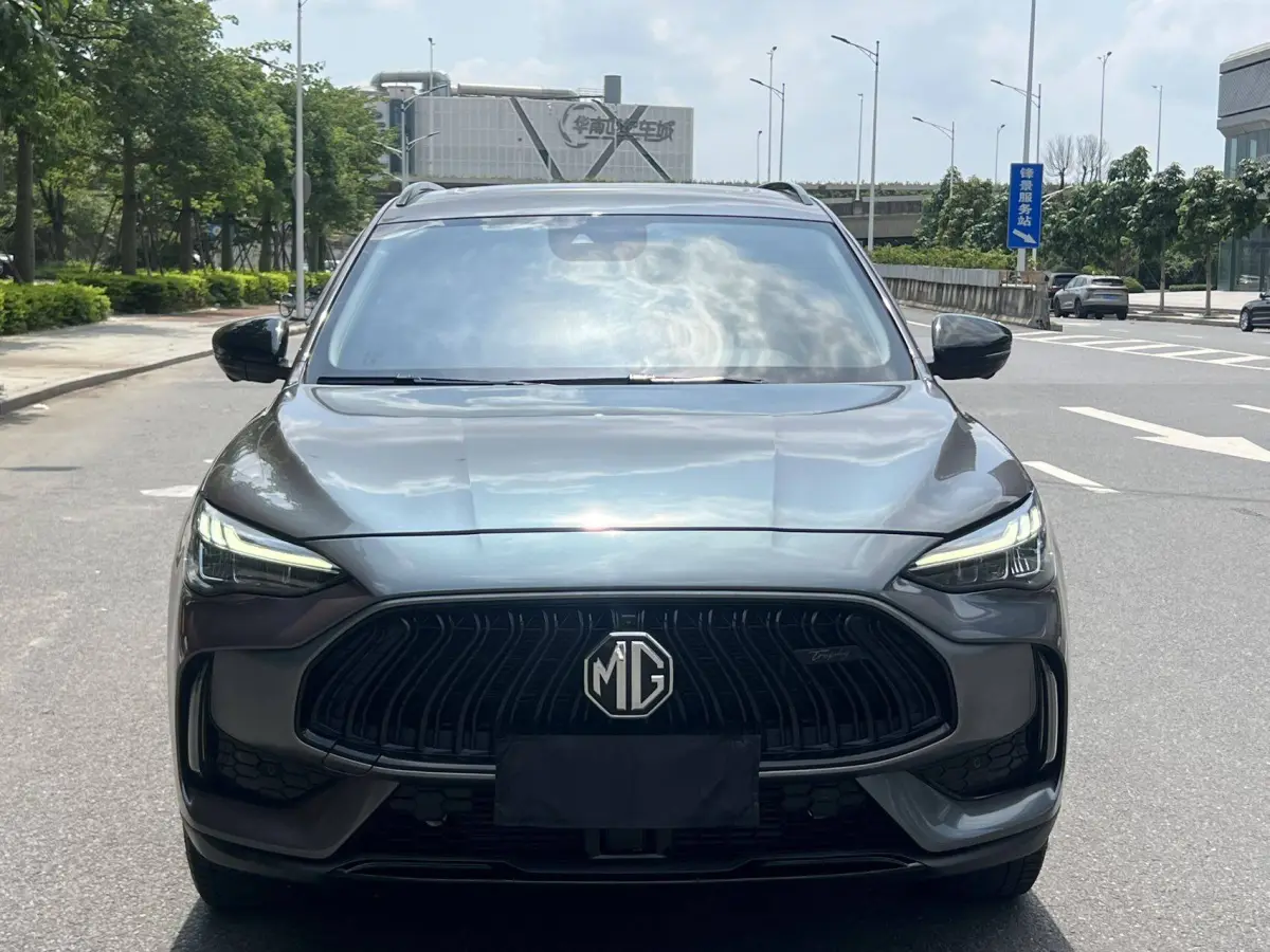MG HS (MG Pilot) 400TGI Trophy AWD Flagship view 2