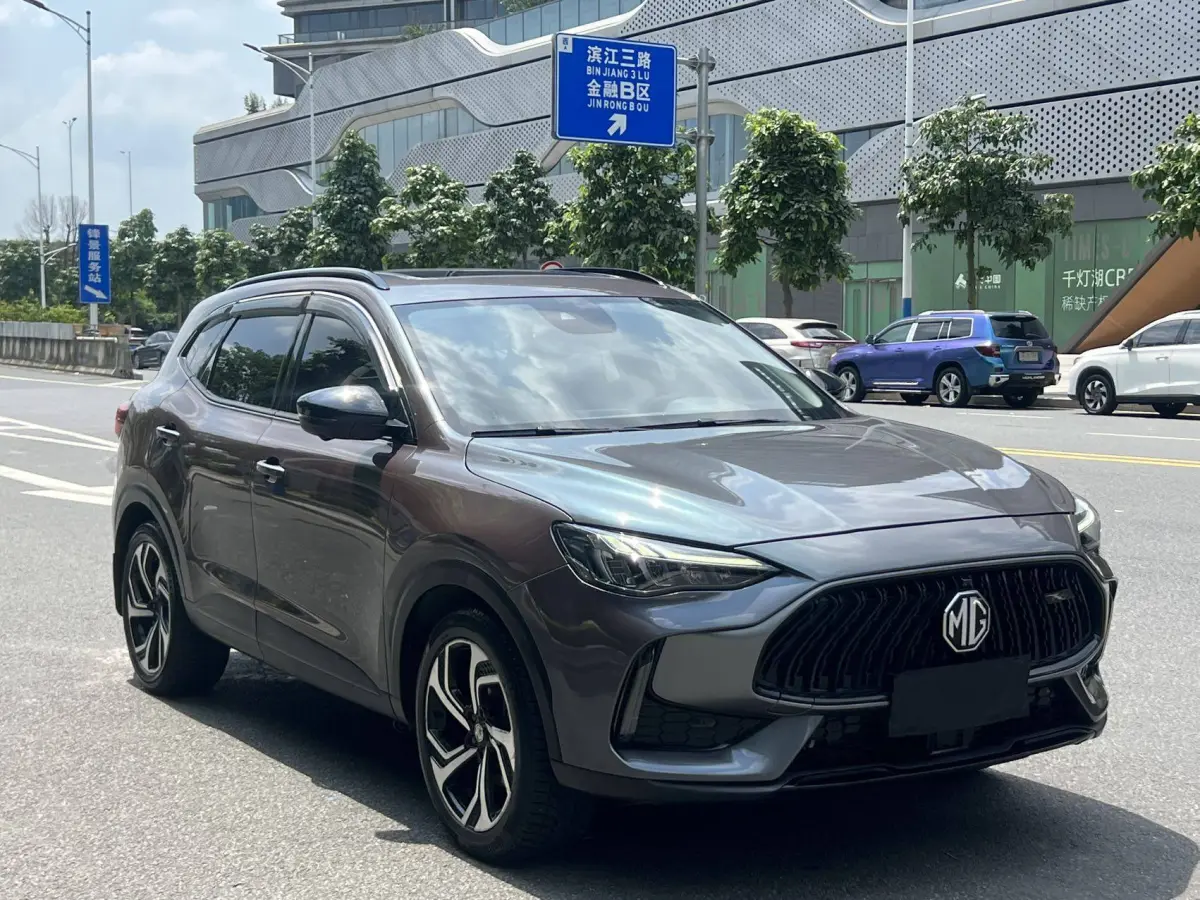 MG HS (MG Pilot) 400TGI Trophy AWD Flagship view 3