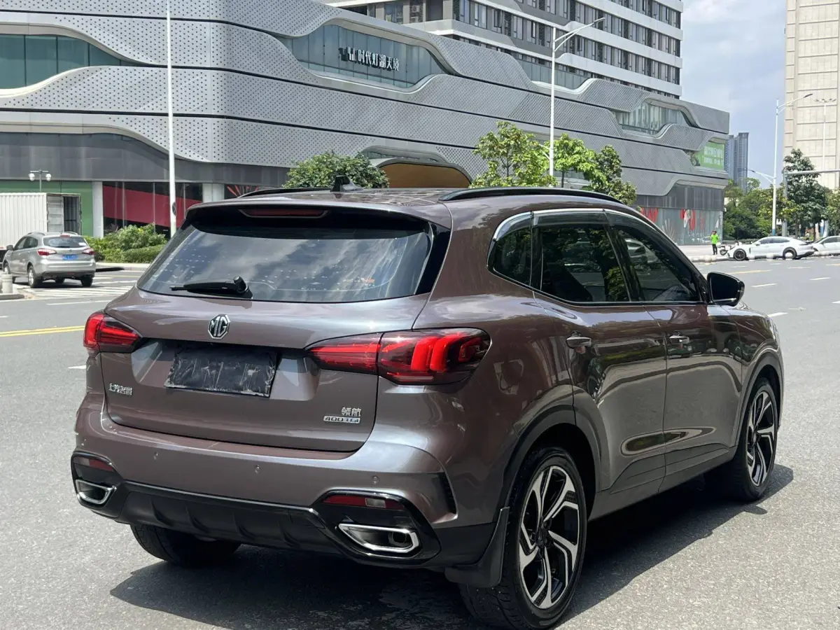 MG HS (MG Pilot) 400TGI Trophy AWD Flagship view 4