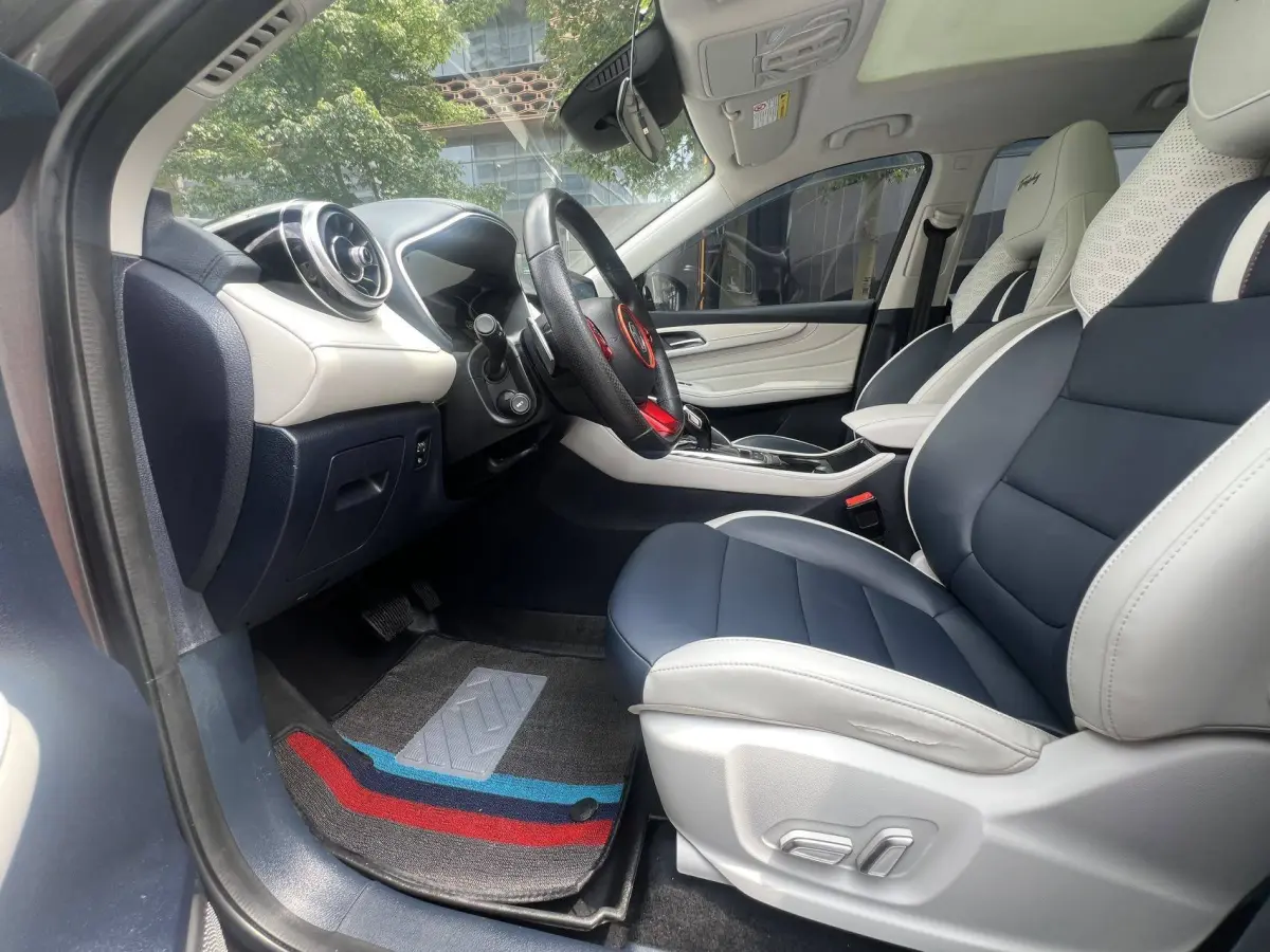 MG HS (MG Pilot) 400TGI Trophy AWD Flagship view 7