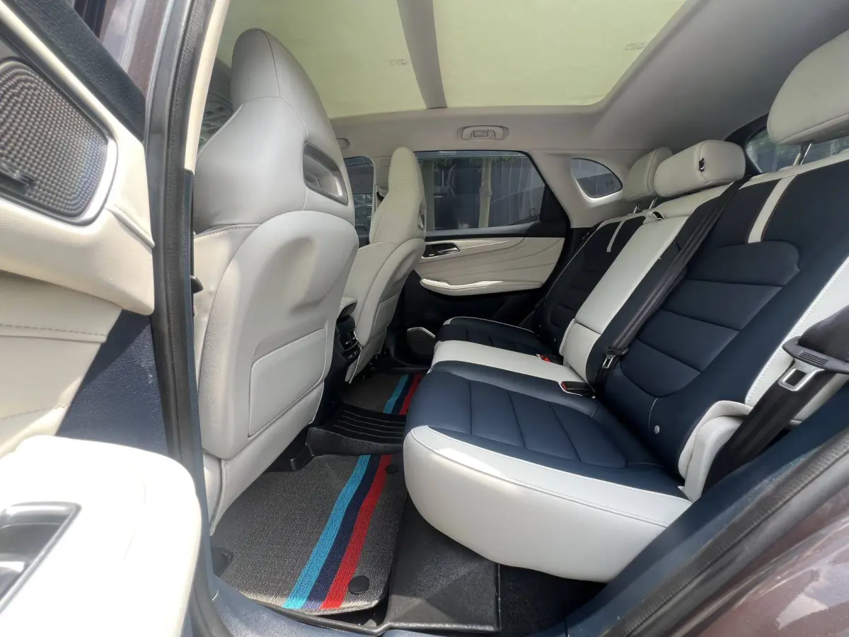 MG HS (MG Pilot) 400TGI Trophy AWD Flagship view 8