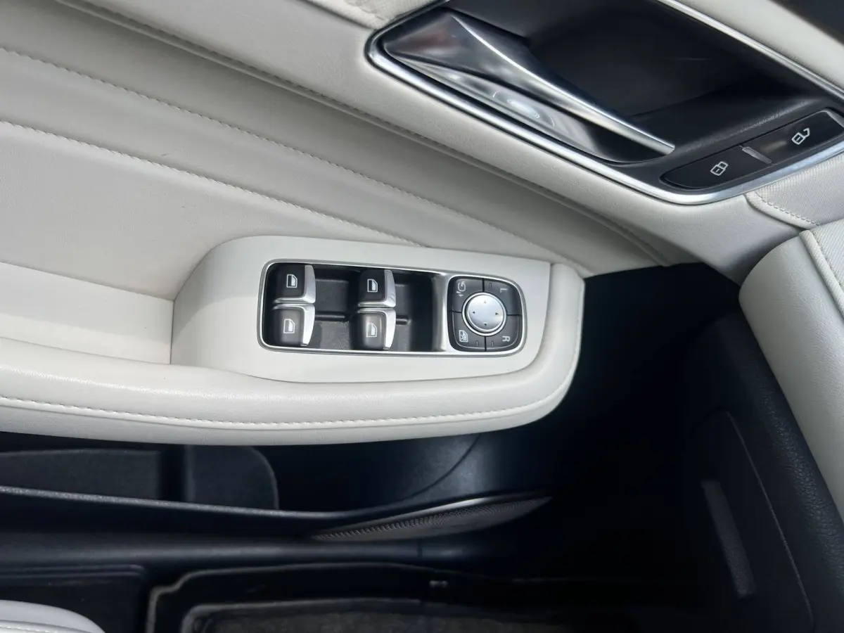 MG HS (MG Pilot) 400TGI Trophy AWD Flagship view 12